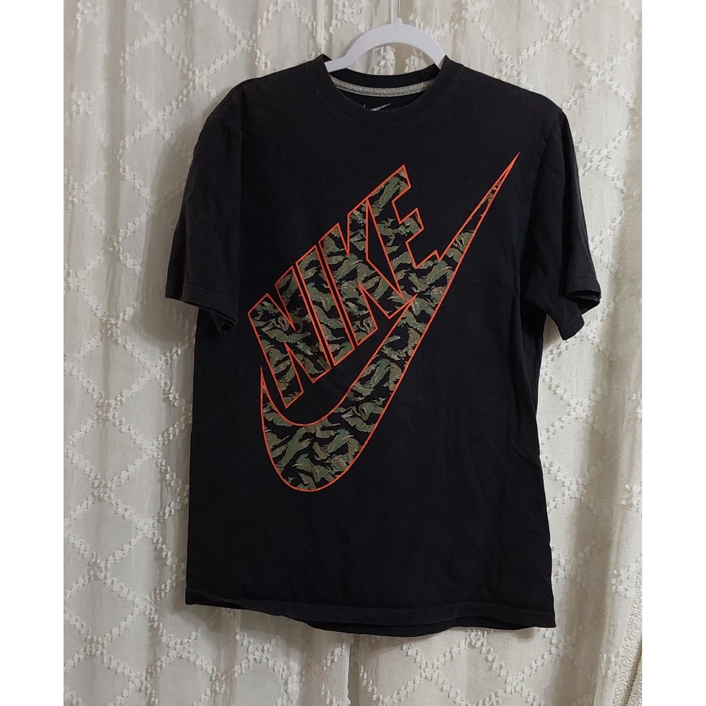 Nike Mens Graphic T-Shirt Black Camo Swoosh Logo Regular Fit Size M